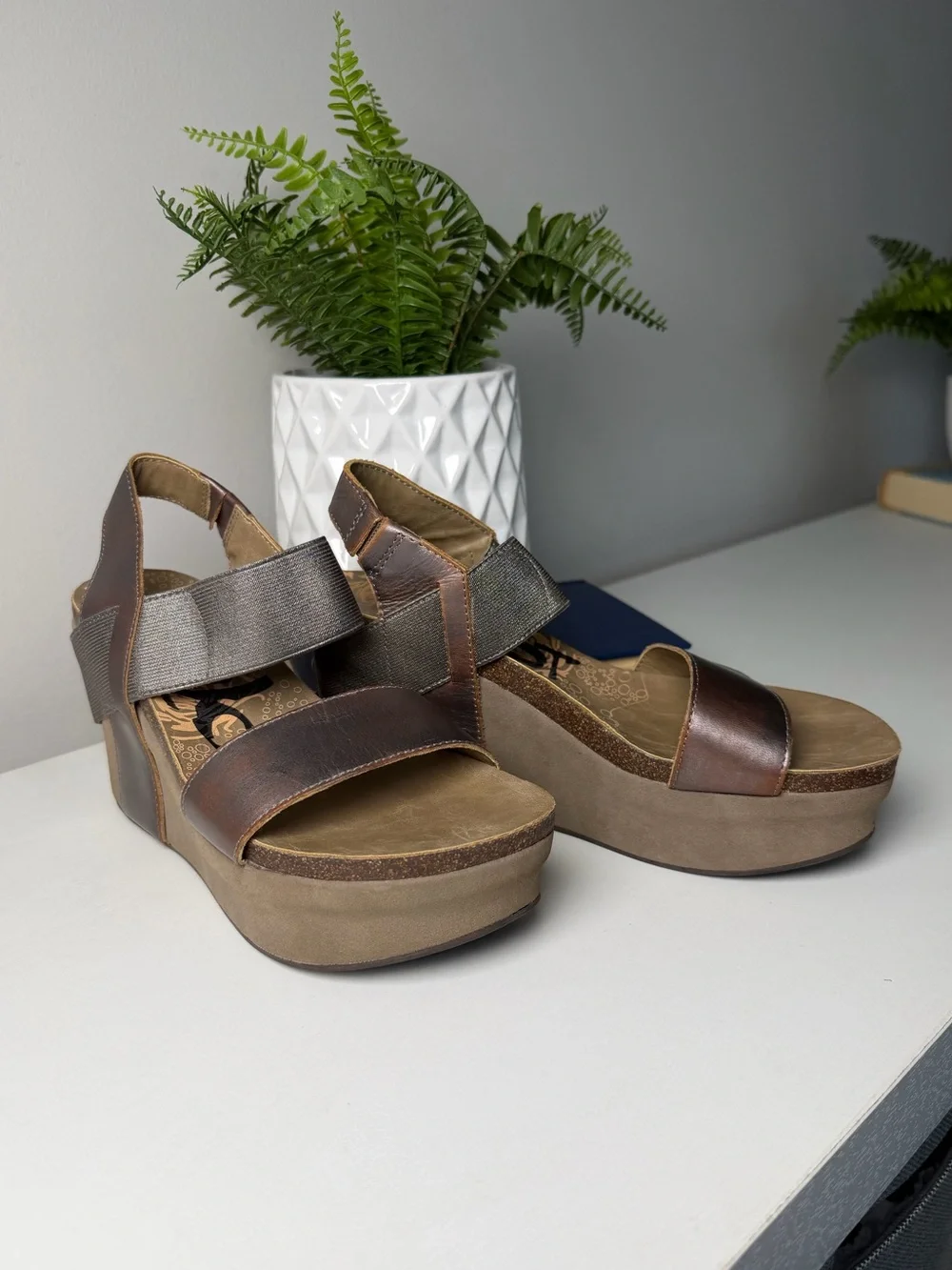 OTBT Women's Bushnell Wedge Sz 7M in Pewter/Bronze Leather